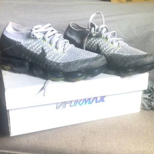Selling men Nike air vapormax 7/5